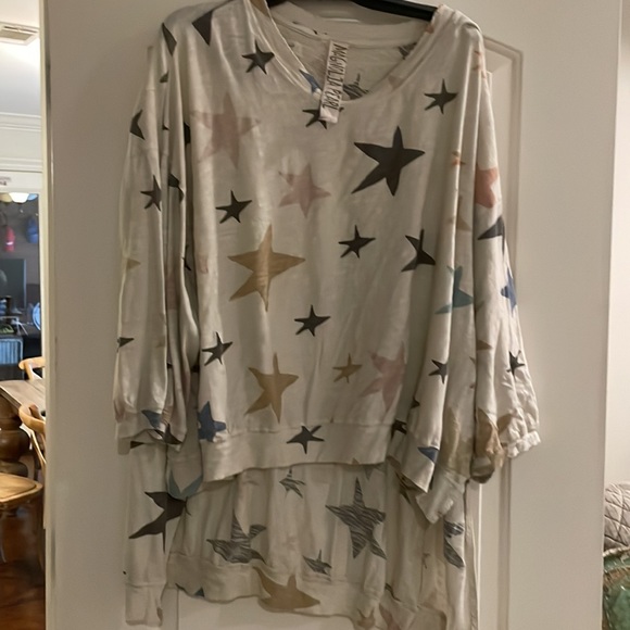 Magnolia pearl star pullover shirt . It is cotton and so soft - Picture 4 of 6